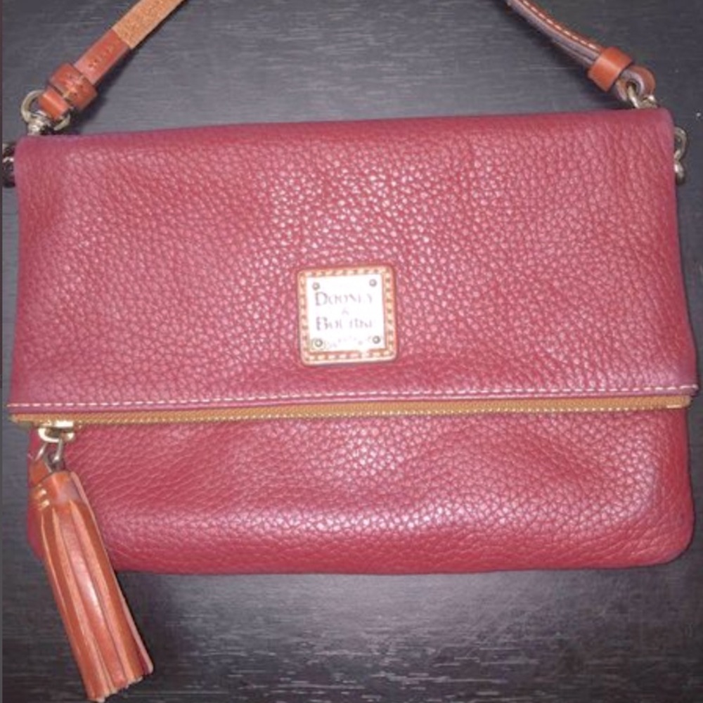 Dooney & Bourke Leather crossbody purse. Red 👜